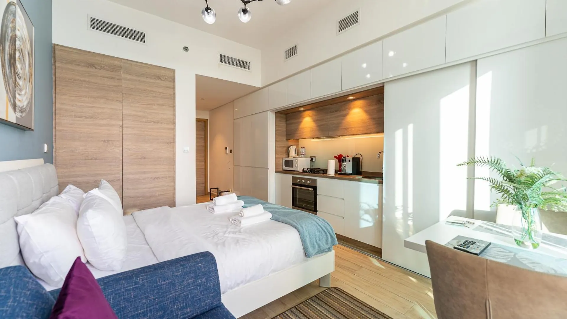 Cozy Marina Studio With Partial Sea View Dubai Apartment
